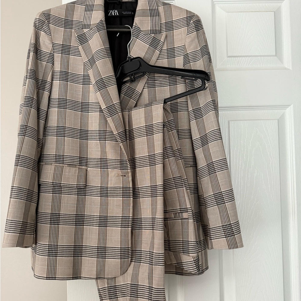 Zara Men's Checkered Blazer - Beige and Black